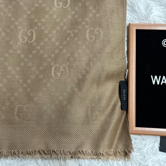 100% Authentic GUCCI Wool & Silk Fringe Monogram Large Shawl Scarf | Tan - Picture 5 of 15